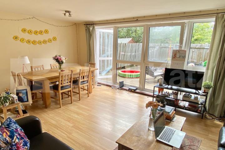 Spacious, bright and airy duplex apartment with private roof terrace Yaldham House Old Kent Road, Borough/London Bridge